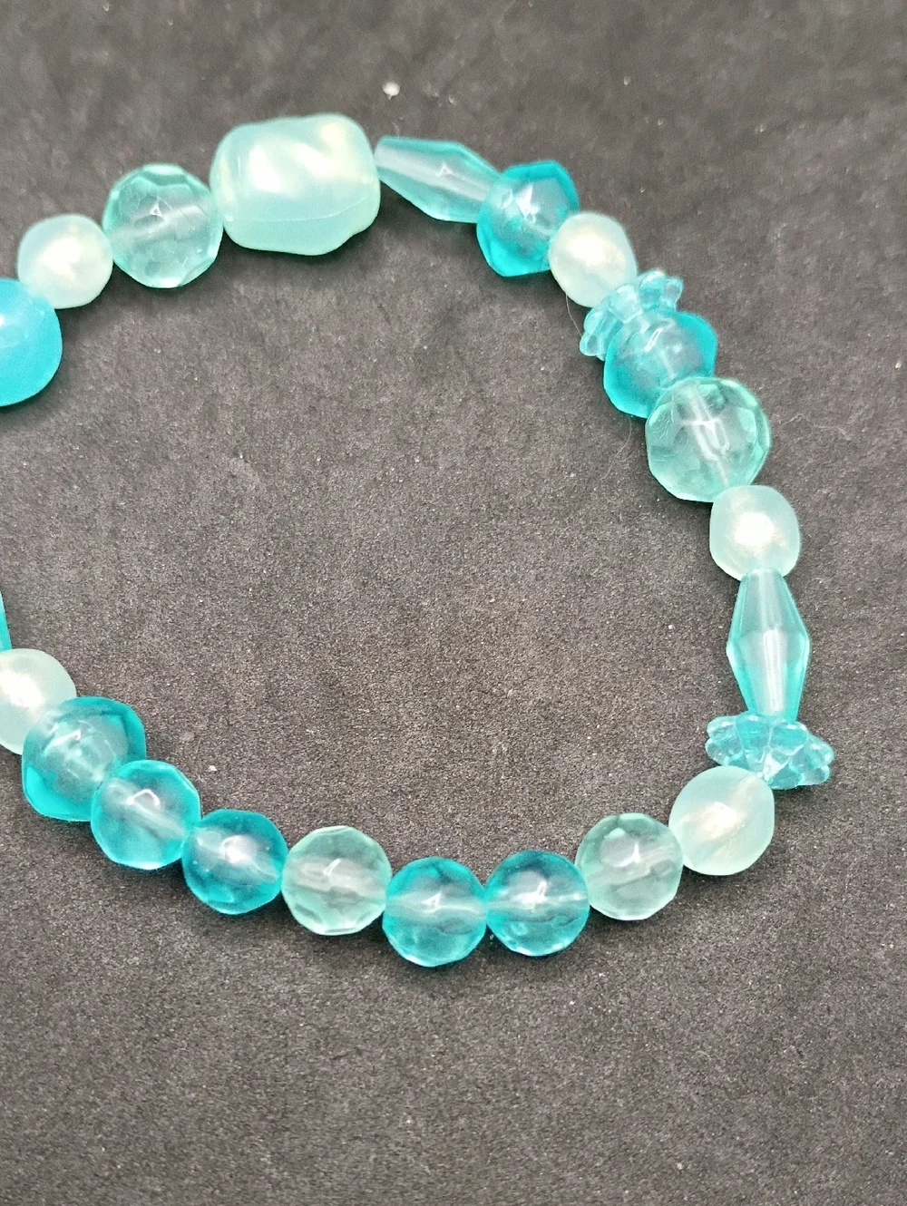 Kids Teal Beaded Stretch Bracelet - Brand Unbranded - Picture 3 of 3